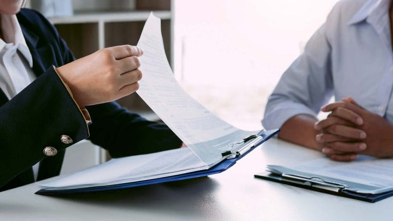 Las sanciones por incumplir la entrega de dotación: lo que toda empresa debe saber